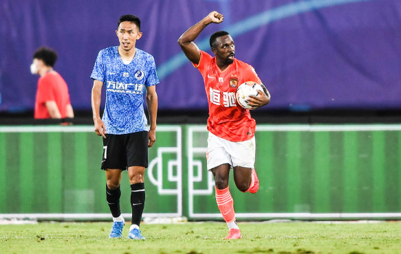 中超-大连人2-2逼平广州恒大 半场丢2球暴力鸟费南多建功 中超-大连人2-2逼平广州恒大 半场丢2球暴力鸟费南多建功