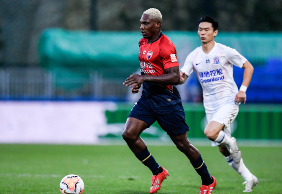 中超-深圳佳兆业0-0战平上海申花 双方4中门框马里染红 中超-深圳佳兆业0-0战平上海申花 双方4中门框马里染红