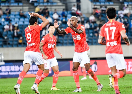 中超-恒大2-1逆转富力5轮不败 塔利斯卡破门暴力鸟读秒绝杀 中超-恒大2-1逆转富力5轮不败 塔利斯卡破门暴力鸟读秒绝杀