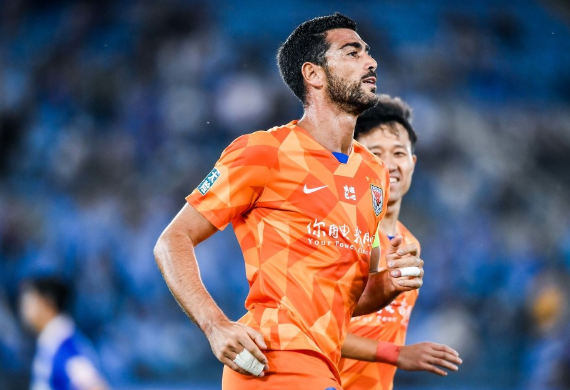 中超-申花1-1战平鲁能 佩莱建功莫雷诺1V4破门 中超-申花1-1战平鲁能 佩莱建功莫雷诺1V4破门