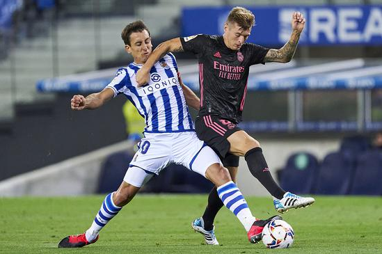 西甲-本泽马失良机库尔图瓦精彩扑救 皇马0-0皇家社会 西甲-本泽马失良机库尔图瓦精彩扑救 皇马0-0皇家社会