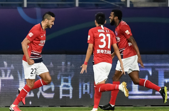 中超-阿德里安戴帽邓小飞染红 重庆4-1挺进争冠组 中超-阿德里安戴帽邓小飞染红 重庆4-1挺进争冠组