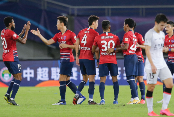 中超-重庆1-0战胜上港 张卫染红元敏诚建功 中超-重庆1-0战胜上港 张卫染红元敏诚建功