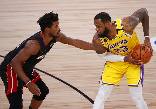 湖人102-96力克热火3-1获冠军点 詹姆斯28+12+8 巴特勒22+10+9 湖人102-96力克热火3-1获冠军点 詹姆斯28+12+8 巴特勒22+10+9