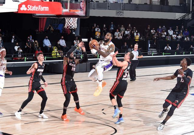 湖人106-93总分4-2热火夺冠 詹姆斯28+14+10 浓眉19+15 阿德巴约25+10 湖人106-93总分4-2热火夺冠 詹姆斯28+14+10 浓眉19+15 阿德巴约25+10