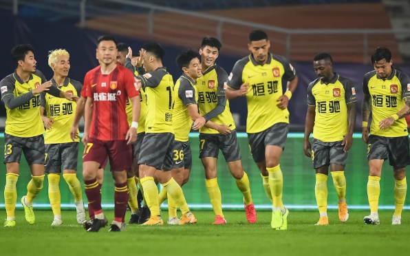 中超-恒大3-1逆转华夏 韦世豪造2球吴少聪处子球 中超-恒大3-1逆转华夏 韦世豪造2球吴少聪处子球