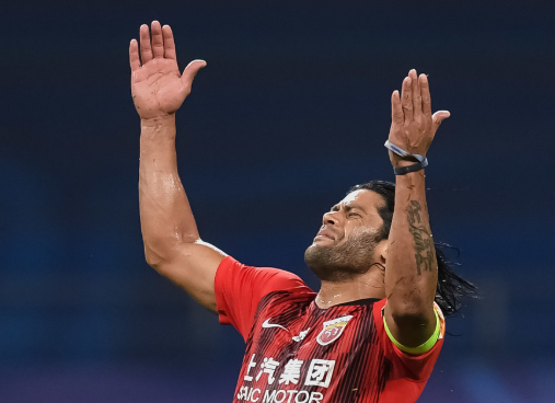 中超-颜骏凌伤退姆比亚门线救险 上港首回合0-0申花 中超-颜骏凌伤退姆比亚门线救险 上港首回合0-0申花