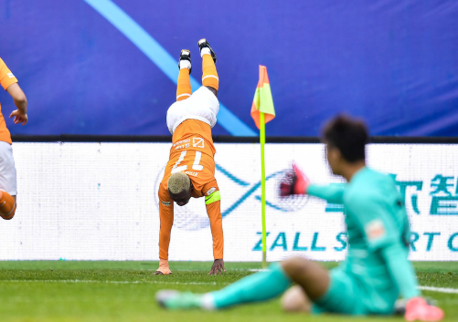 中超-卓尔2-1战胜黄海 埃弗拉破门鸭梨建功 中超-卓尔2-1战胜黄海 埃弗拉破门鸭梨建功