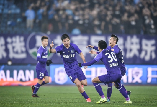 中超-3人染红林良铭宋岳破门 泰达总分3-2大连晋级 中超-3人染红林良铭宋岳破门 泰达总分3-2大连晋级