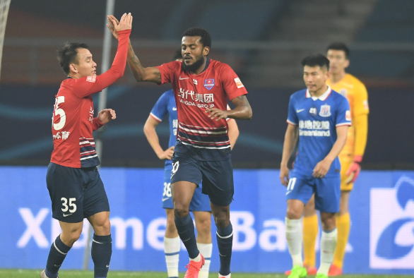 中超-重庆总分13-12申花晋级战鲁能 姆比亚吴庆相继染红离场 中超-重庆总分13-12申花晋级战鲁能 姆比亚吴庆相继染红离场