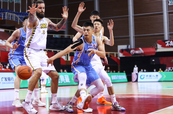 方硕30+8 吉布森绝杀 孙铭徽33+6+13 北京101-99险胜广厦结束4连败 方硕30+8 吉布森绝杀 孙铭徽33+6+13 北京101-99险胜广厦结束4连败