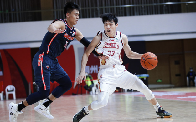 马尚34+5 杜锋被驱逐 吴前33+5 广东133-125逆转送浙江赛季首败 马尚34+5 杜锋被驱逐 吴前33+5 广东133-125逆转送浙江赛季首败