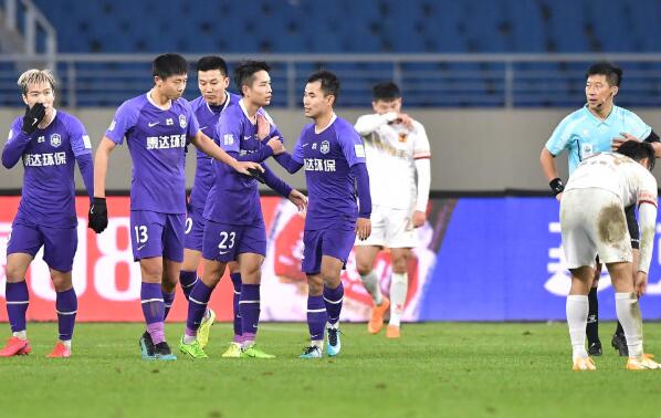 足协杯-天津泰达1-0战胜贵州恒丰 郑凯木制胜球 足协杯-天津泰达1-0战胜贵州恒丰 郑凯木制胜球