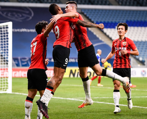 亚冠-上海上港2-1战胜横滨水手 蔡慧康疑越位破门洛佩斯建功 亚冠-上海上港2-1战胜横滨水手 蔡慧康疑越位破门洛佩斯建功