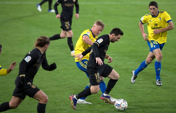 西甲-巴塞罗那1-2不敌加的斯 后防联手送礼 西甲-巴塞罗那1-2不敌加的斯 后防联手送礼