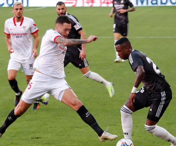 西甲-皇马1-0小胜塞维利亚 门将黄油手送大礼门迪造乌龙 西甲-皇马1-0小胜塞维利亚 门将黄油手送大礼门迪造乌龙