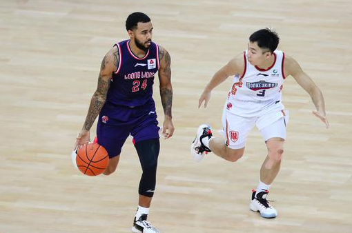 CBA-广州100-79送同曦8连败 摩尔37+9郭凯13+9 CBA-广州100-79送同曦8连败 摩尔37+9郭凯13+9