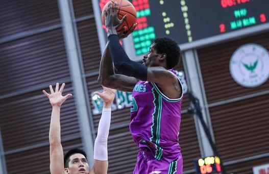 山东111-94大胜广州 哈里斯砍36+7+4郭凯两双难救主 山东111-94大胜广州 哈里斯砍36+7+4郭凯两双难救主