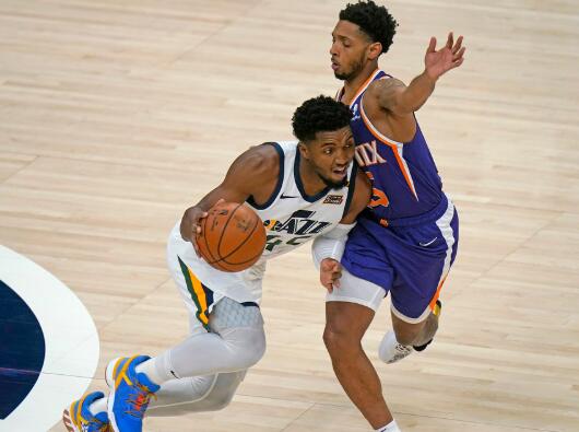 季前赛-爵士6人上双以119-105击败太阳 布克16+6 克拉克森19分 季前赛-爵士6人上双以119-105击败太阳 布克16+6 克拉克森19分