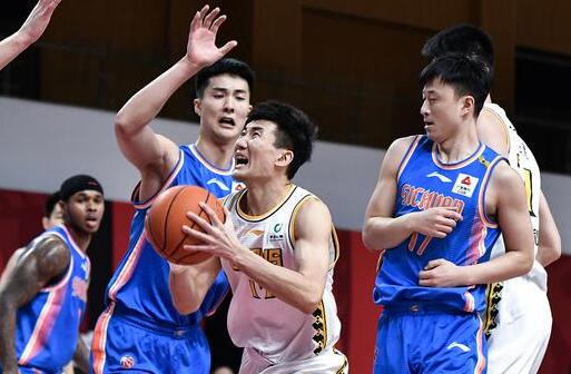 CBA-四川110-105广厦取4连胜 孙铭徽伤退拉杜利察空砍33+11 CBA-四川110-105广厦取4连胜 孙铭徽伤退拉杜利察空砍33+11