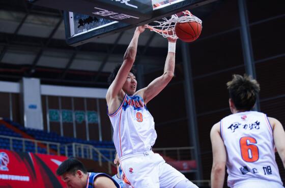 CBA-新疆107-92击败四川 周琦25+13莫泰29+17+8朱松玮21分 CBA-新疆107-92击败四川 周琦25+13莫泰29+17+8朱松玮21分