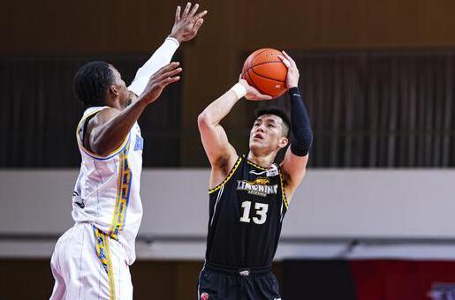 CBA-辽宁105-83击败北京取得4连胜 郭艾伦看14+9西蒙斯20分 CBA-辽宁105-83击败北京取得4连胜 郭艾伦看14+9西蒙斯20分