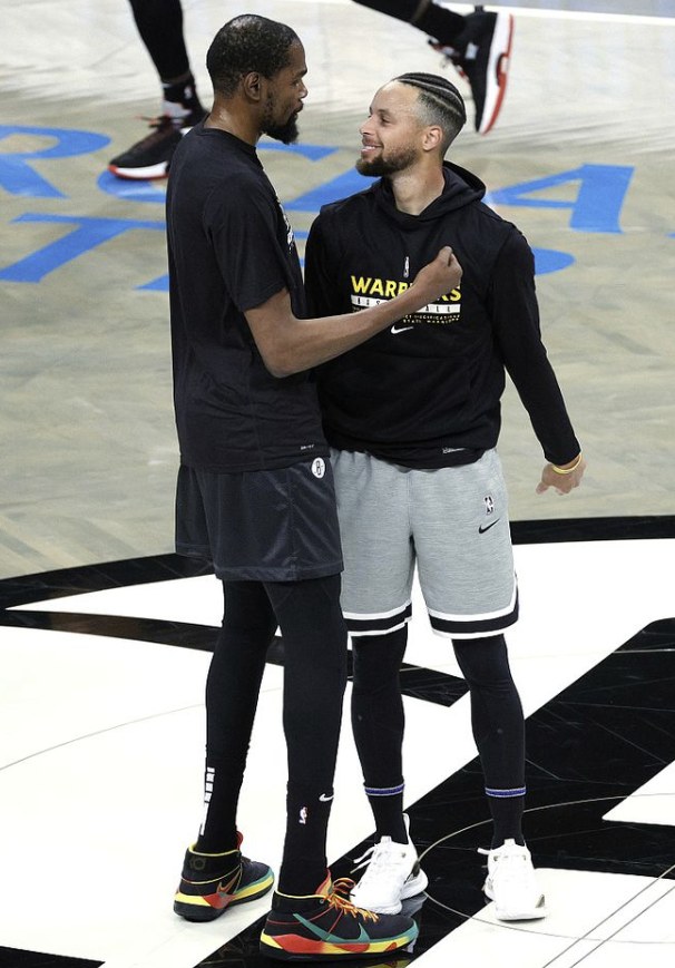 库里:被KD痛扁感觉很糟 欧文:团队成功大于英雄球 库里:被KD痛扁感觉很糟 欧文:团队成功大于英雄球