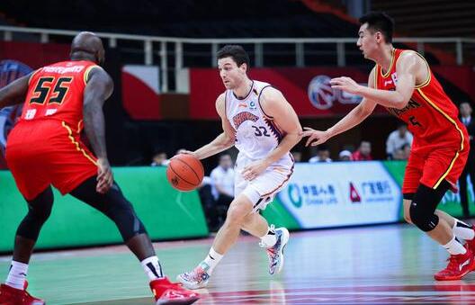 CBA-上海107-102战胜吉林 琼斯6犯离场空砍三双 CBA-上海107-102战胜吉林 琼斯6犯离场空砍三双