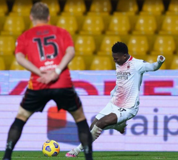 意甲-莱奥吊射托纳利染红 10人米兰2-0贝内文托重返榜首 意甲-莱奥吊射托纳利染红 10人米兰2-0贝内文托重返榜首