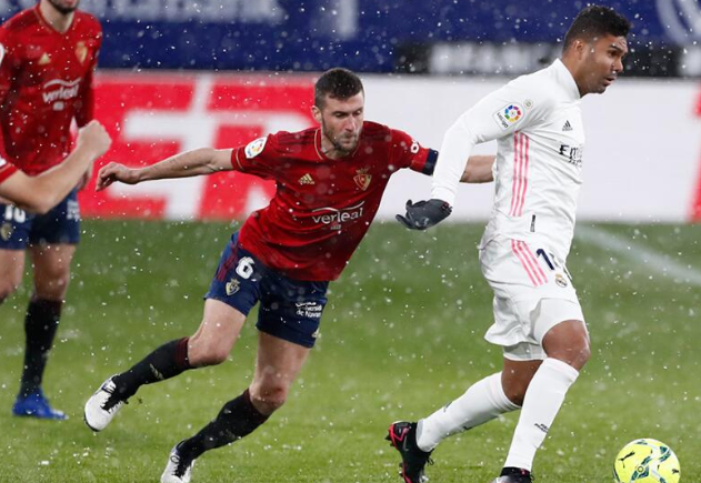 0-0,西甲冷门!皇马雪夜迷失:2球被吹,齐祖无语!巴萨猛追 0-0,西甲冷门!皇马雪夜迷失:2球被吹,齐祖无语!巴萨猛追