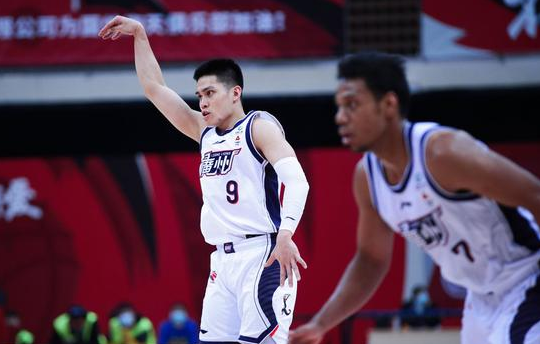 CBA-广州114-94送青岛7连败 陈盈俊21分8板 郭凯16分 CBA-广州114-94送青岛7连败 陈盈俊21分8板 郭凯16分