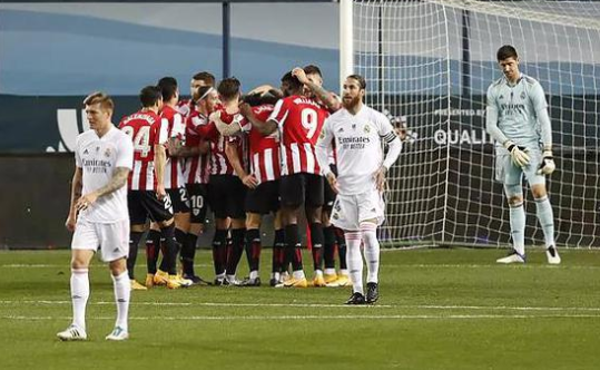 西超杯-皇马1-2负毕尔巴鄂无缘决赛 本泽马抽射+进球被吹 西超杯-皇马1-2负毕尔巴鄂无缘决赛 本泽马抽射+进球被吹