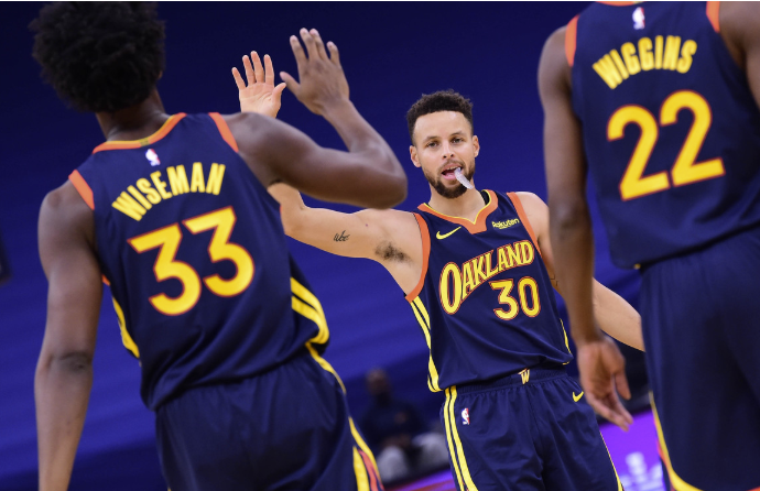 库里26+11+7 怀斯曼20+6 勇士121-99大胜马刺 穆雷22+6 库里26+11+7 怀斯曼20+6 勇士121-99大胜马刺 穆雷22+6