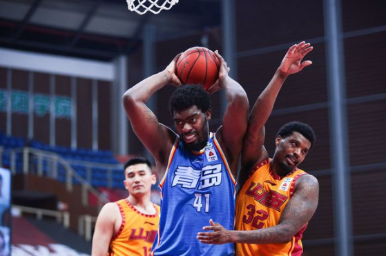 约翰逊27+24+7+10帽 莱多22分 青岛103-94送山西3连败 约翰逊27+24+7+10帽 莱多22分 青岛103-94送山西3连败