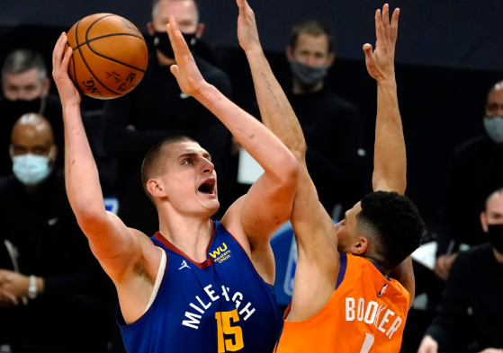 约基奇31+10+8保罗两双 布克伤退太阳加时126-130负掘金 约基奇31+10+8保罗两双 布克伤退太阳加时126-130负掘金