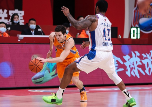 CBA-四川双加时136-129胜上海 亨特68分弗神70分均创赛季新高 CBA-四川双加时136-129胜上海 亨特68分弗神70分均创赛季新高