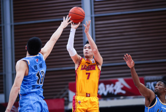 CBA-北京125-114送山西4连败 方硕28+9吉布森28+6莱多空砍三双 CBA-北京125-114送山西4连败 方硕28+9吉布森28+6莱多空砍三双