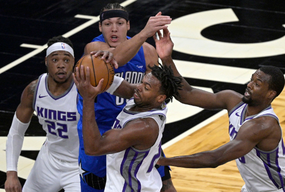 武切维奇空砍26分希尔德29分 国王5人上双121-107轻取魔术 武切维奇空砍26分希尔德29分 国王5人上双121-107轻取魔术