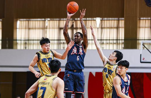 狂砍161分!广东161-109屠同曦获9连胜 马尚33分 狂砍161分!广东161-109屠同曦获9连胜 马尚33分