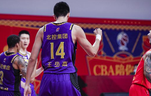 CBA-北控114-106战胜深圳避免连败 王少杰30+8贺希宁伤退砍21分 CBA-北控114-106战胜深圳避免连败 王少杰30+8贺希宁伤退砍21分