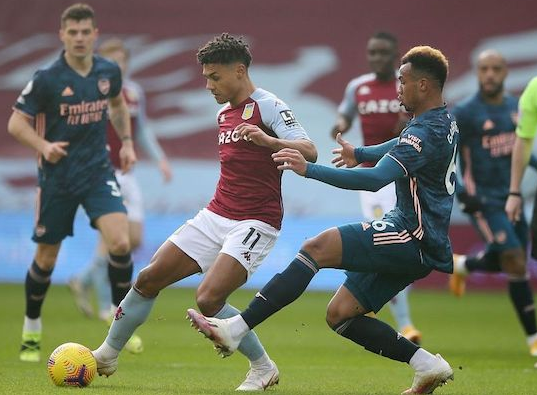 英超-塞德里克开场1分钟失误送礼 阿森纳0-1维拉惨遭3连杀 英超-塞德里克开场1分钟失误送礼 阿森纳0-1维拉惨遭3连杀