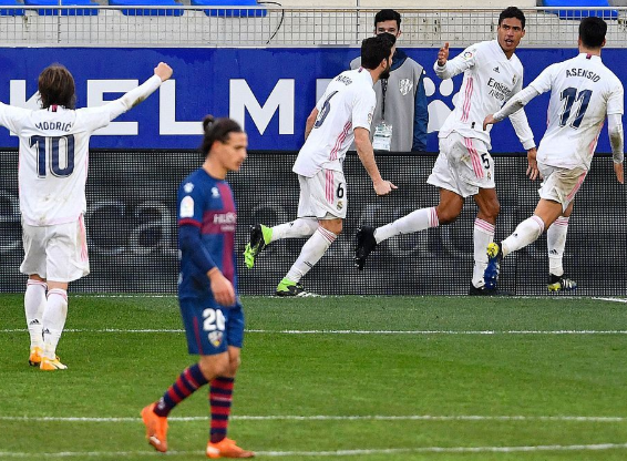 西甲-瓦拉内梅开二度本泽马失良机 皇马2-1逆转韦斯卡 西甲-瓦拉内梅开二度本泽马失良机 皇马2-1逆转韦斯卡