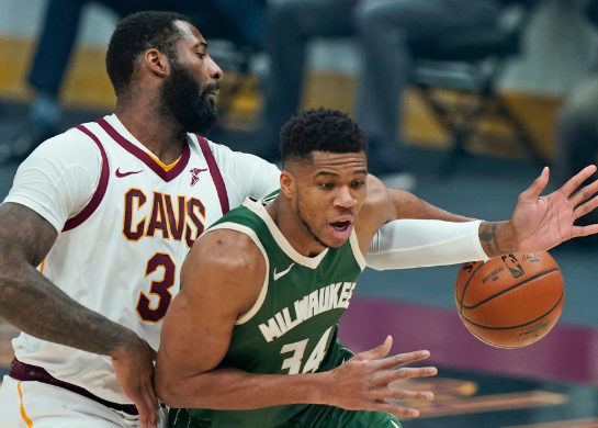 字母哥砍24+11庄神大号两双 雄鹿124-99击败骑士迎4连胜 字母哥砍24+11庄神大号两双 雄鹿124-99击败骑士迎4连胜