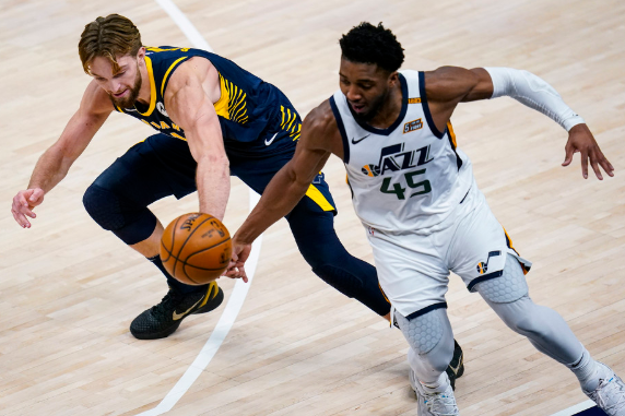 米切尔27+9+11小萨博尼斯20分 爵士103-95擒步行者取4连胜 米切尔27+9+11小萨博尼斯20分 爵士103-95擒步行者取4连胜