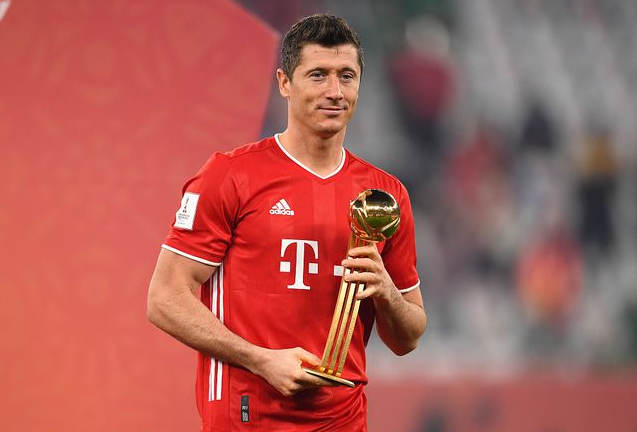 莱万1年6冠+6个人荣誉 只差金球!穿唐装庆中国新年 莱万1年6冠+6个人荣誉 只差金球!穿唐装庆中国新年