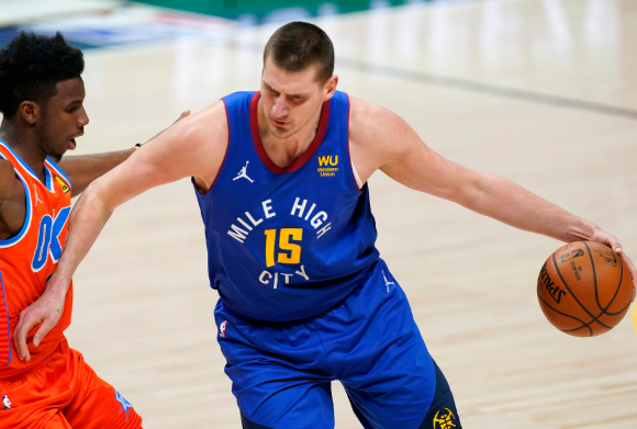 约基奇准三双穆雷22+5 掘金97-95逆转雷霆取2连胜 约基奇准三双穆雷22+5 掘金97-95逆转雷霆取2连胜