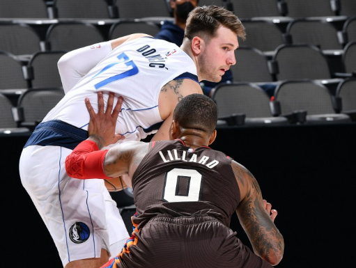 东契奇44+7+9失绝平三分 利拉德34分 开拓者险胜121-118独行侠 东契奇44+7+9失绝平三分 利拉德34分 开拓者险胜121-118独行侠