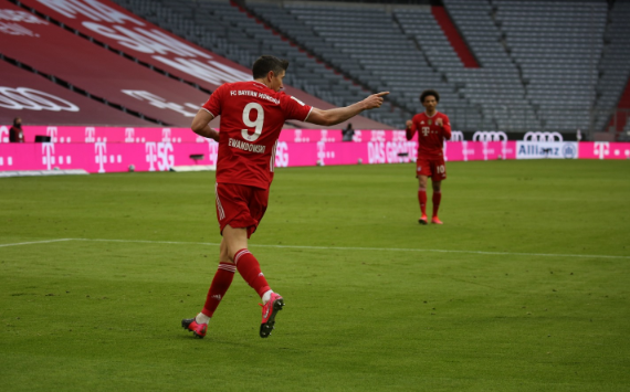 德甲-拜仁5-1大胜科隆 莱万怒轰2球+磁卡狂刷3助攻 德甲-拜仁5-1大胜科隆 莱万怒轰2球+磁卡狂刷3助攻