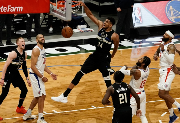 字母哥36+14+5小卡25+9 雄鹿105-100逆转快船喜获5连胜 字母哥36+14+5小卡25+9 雄鹿105-100逆转快船喜获5连胜