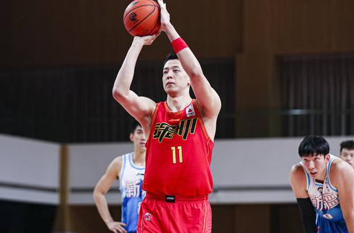 沈梓捷24+11准绝杀助深圳104-103逆转新疆 周琦空砍23+15 沈梓捷24+11准绝杀助深圳104-103逆转新疆 周琦空砍23+15